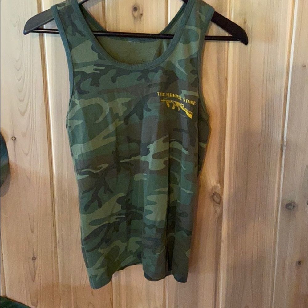 🚨Vintage camo tank